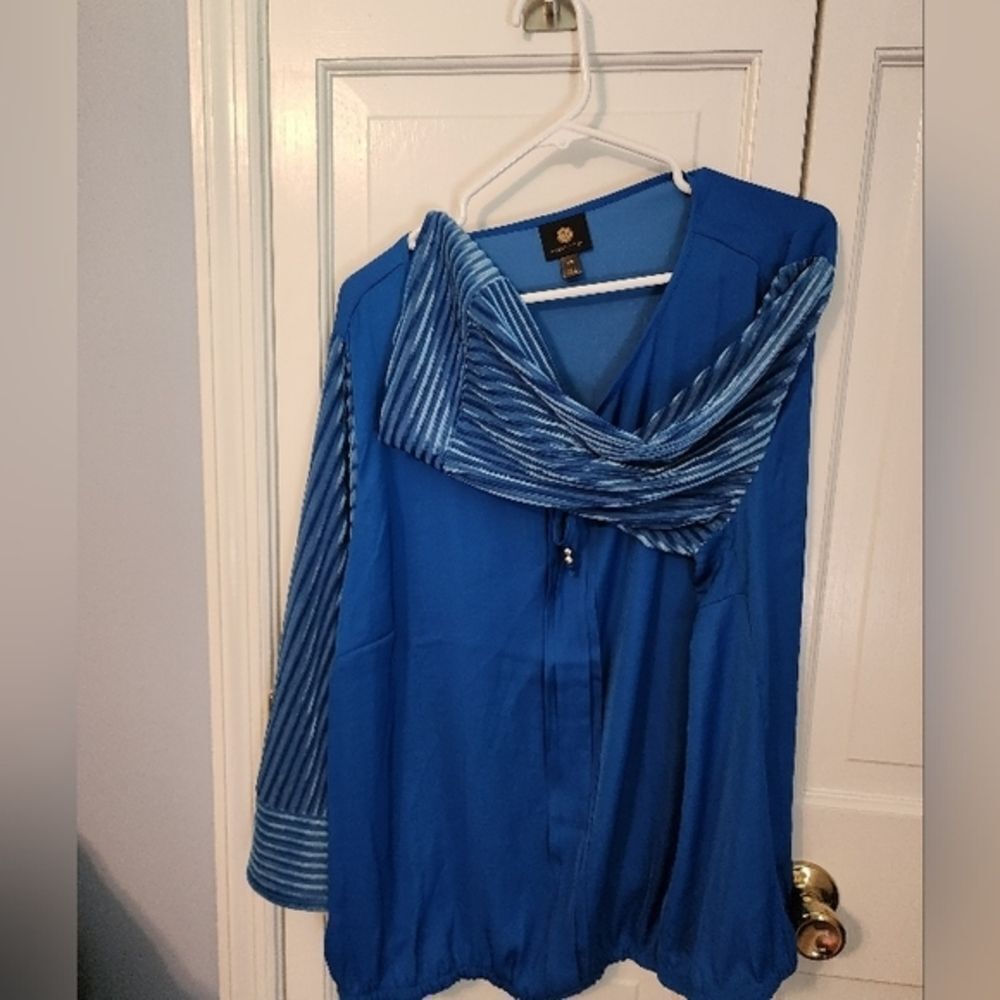 Gorgeous‎ Blue Long Sleeve Top Blouse Stunning Sleeves Never Worn. XXL - Picture 6 of 9